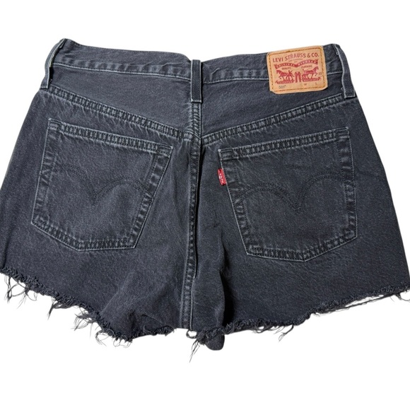 Levi’s black denim cut off shorts size 28 in excellent like-new condition - Picture 3 of 5